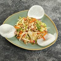 Салат с овощами в Pho Studio