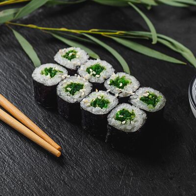 Ролл с чукой в Maki Family по цене 99