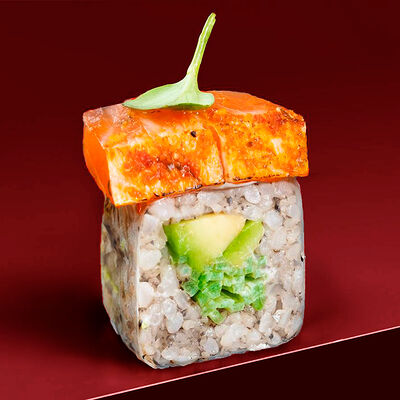 Ролл трюфельный лосось в Osteria Amici по цене 1390 ₽