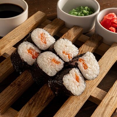 Ролл с копченым лососем в НОВО ПИЦЦА по цене 369 ₽