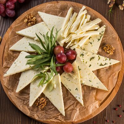 Кавказские сыры в Маск по цене 960 ₽