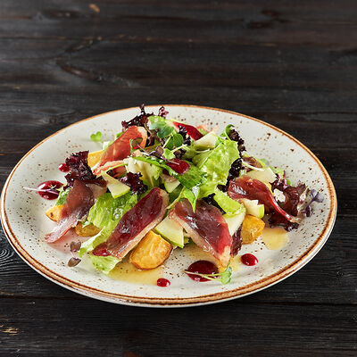 Салат с вяленой уткой в ИТЛЕ Стейк-кафе Halal по цене 430