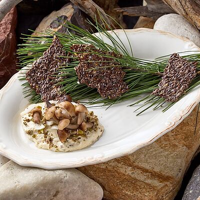 Икра из белых грибов с грибной сметаной, спаржей из иван-чая, опятами и чипсами в KITCHEN по цене 690 ₽