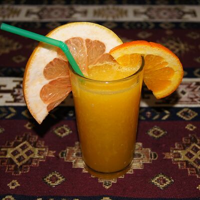 Свежевыжатый Сок Апельсин и Грейпфрут в FastШашлык и Хинкали по цене 300 ₽