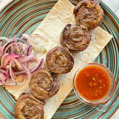 Шашлык рулет из говяжьей вырезки и курдючной баранины в Чайхана Азия Базар по цене 659