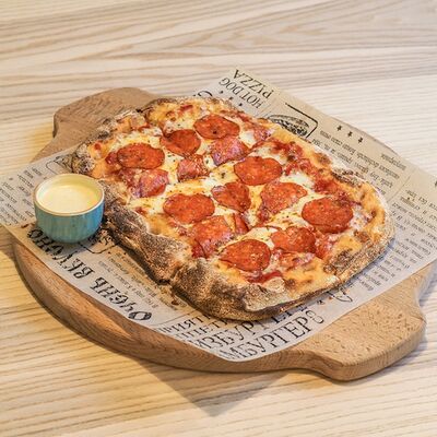 Римская пицца Пепперони 30 на 20 см в White Fox Cafe по цене 895 ₽
