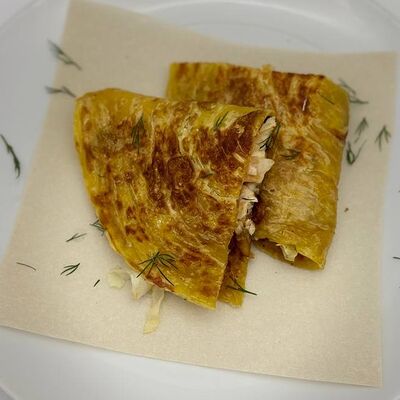 Кесадилья с курицей в БургерКорт & Sowa по цене 450 ₽