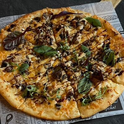 Пицца Цезарь в Жар-пицца по цене 550 ₽