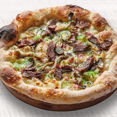 Пицца со щечками и вешенками премиум в Перчини по цене 710 ₽