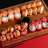 Легендарный сет от шефа с опаленным лососемв Рыбин Гуд Sushi Premium по цене 3499