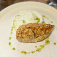 Куриное филе на гриле с пюре из цветной капусты в Ринго Белз