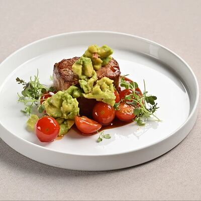 Тунец с томатами, терияки и гуакомоле в Massimo по цене 780 ₽