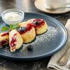 Сырники домашние с малиновой начинкой и греческим йогуртом в Fatucci Fine Food по цене 585