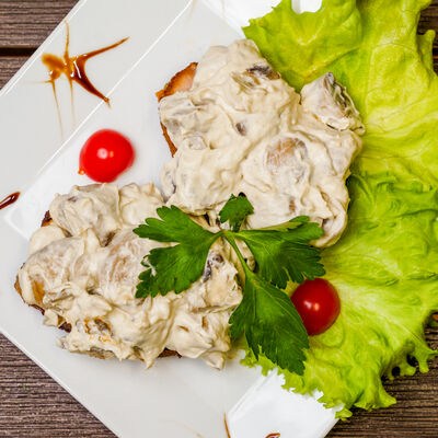 Медальоны свиные в грибном соусе в Эра Вкуса по цене 280 ₽