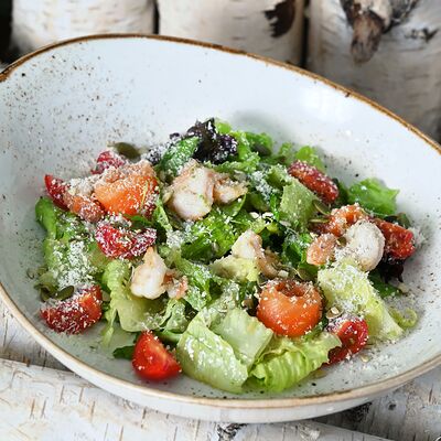 Шпинат с лососем, креветками гриль и тайской заправкойв ФедяДичь по цене 1090 ₽