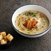 Грибной крем-суп с ореховым муссом и хрустящим беконом в Puberty