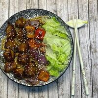 Боул с яичной лапшой и курицей терияки в Sushi Favorite