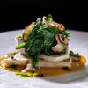 Филе сибаса с молодым шпинатом, шиитаке и грибным демигласом в Peshi по цене 2600