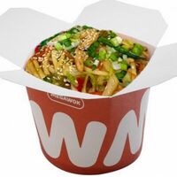 Пшеничная лапша с курицей, пекинской капустой и соусом пад-тай в Мега 45