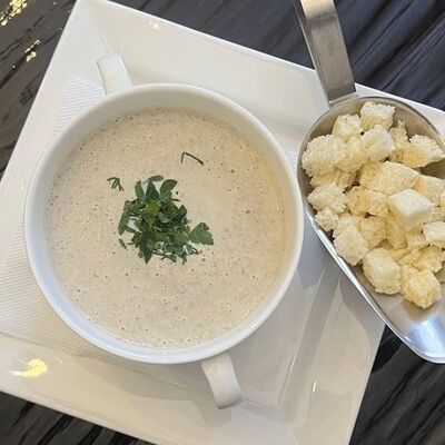 Суп-крем грибной с гренками в Длинный нос по цене 210 ₽