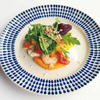 Салат с креветками и кремом из моркови в МиМи