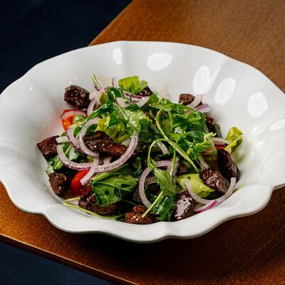 Салат с куриной печенью в Кристалл по цене 550 ₽