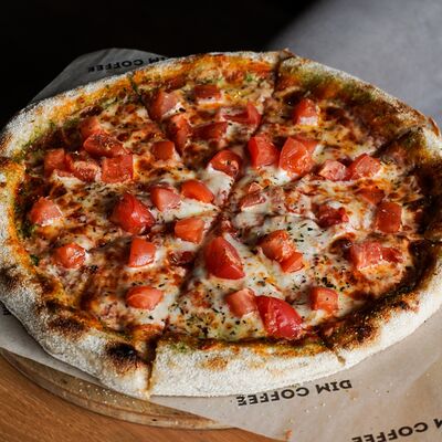 Пицца Маргарита 30 см в Dimcoffee по цене 700 ₽