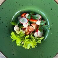 Салат из свежих овощей с муссом из творожного сыра в Черёхин