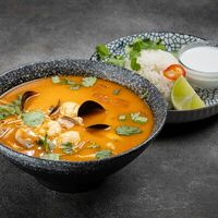 Том ям с морепродуктами в Мастер Ли