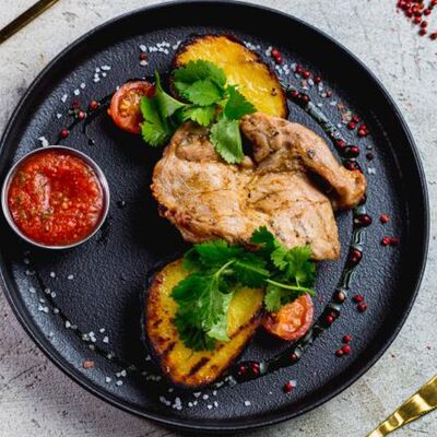 Печеный картофель с филе куриного бедра в Edateca Едатека по цене 590 ₽