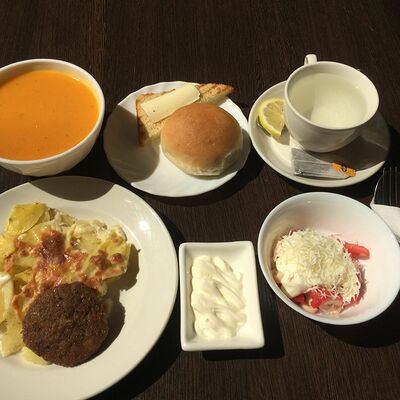 Ланч с морковным супом-пюре и бифштексом в Братик Томатик по цене 349 ₽