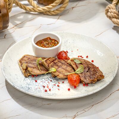 Язык на гриле с соусом сальсав Семь футов по цене 780 ₽