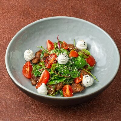 Салат с куриной печенью и ореховой заправкой в Гастробар Дружба по цене 590 ₽
