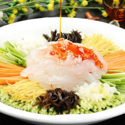 Салат из широкой крахмальной лапши со свининой и овощами в ГУаНЬ ЯНЬ по цене 1180 ₽