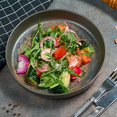 Салат из свежих овощей в ароматном масле в From Халяль Пицца и Снеки по цене 420 ₽