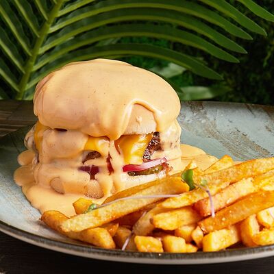 Сырный бургер в Хочу и буду по цене 868 ₽