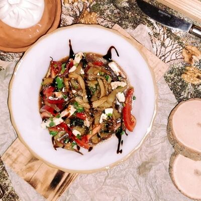 Салат с жареными баклажанами в Мераль по цене 550 ₽