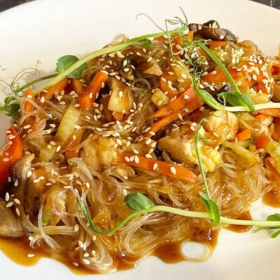 Фунчоза Wok с курицей в Ассорти по цене 400 ₽