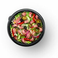 Салат Ростбиф с нежными ломтиками говядины с сыром моцарелла в Subway