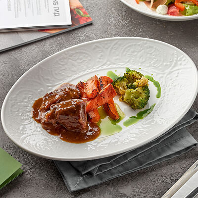 Томлёные говяжьи щечки с брокколи в Lava по цене 1080 ₽