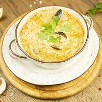 Том ям с морепродуктами в Royal