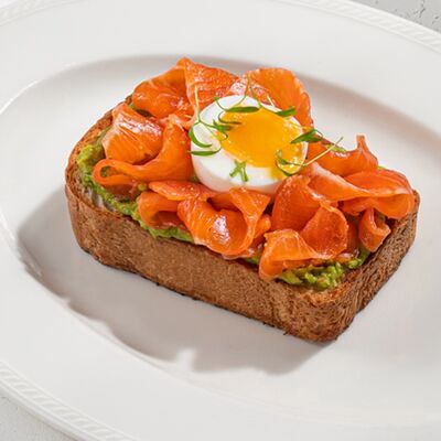 Бриошь с лососем и гуакамоле в Lunasole по цене 690 ₽