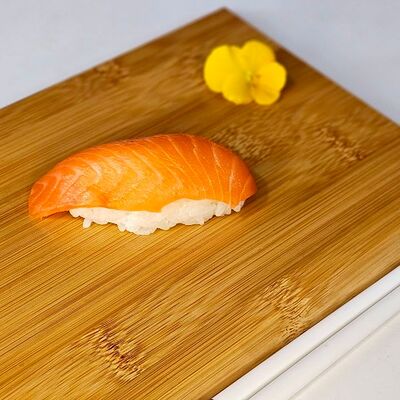Суши Лосось в Tochi Food по цене 225 ₽