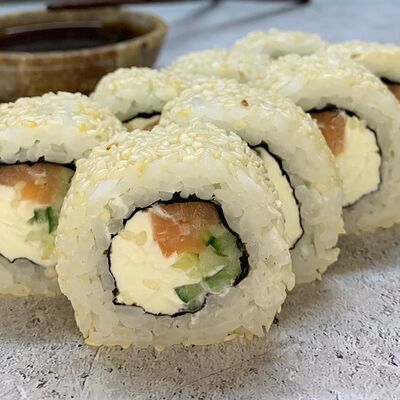 Лосось в кунжуте в Fenix Sushi по цене 315 ₽