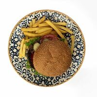 Куриный бургер с картофелем фри в MAHALLA