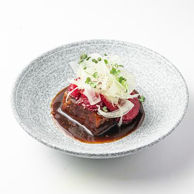 Домашняя буженина с соусом блэк пеппер в Финнеганс по цене 1190 ₽