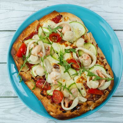 Пицца с морепродуктами в Хорошие руки Рыба по цене 1650 ₽