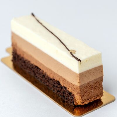 Пирожное Три шоколада в Волконский по цене 665 ₽