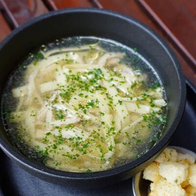 Куриный бульон с лапшойв Nyen по цене 470 ₽