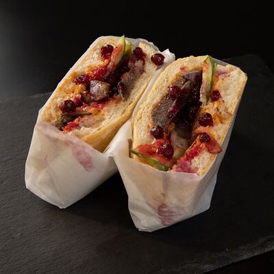 Хлеббер с олениной в Evecta Хибиногорская по цене 549 ₽